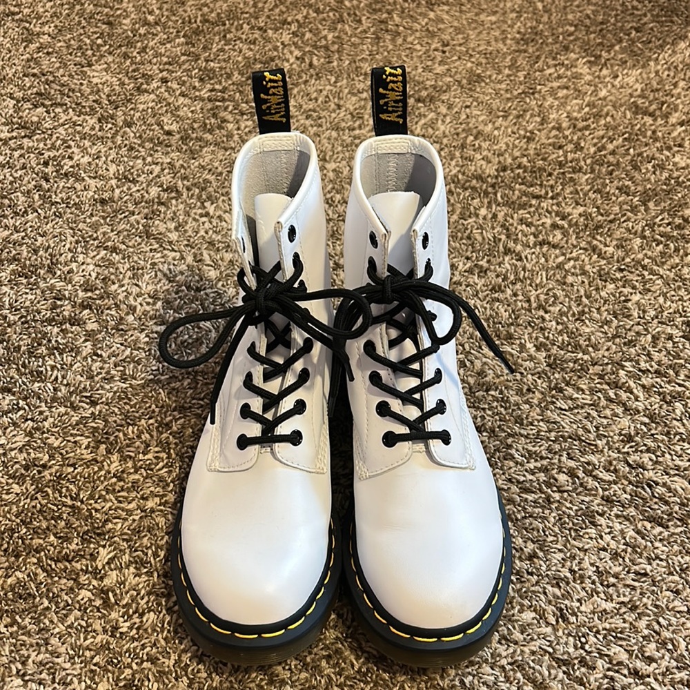 Dr Martens Women's Lace Up Boot Size 6